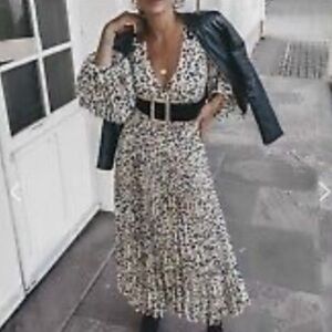 H&M Animal Print Tan and Brown Maxi Dress Long Bishop Sleeve V-Neck Sund…